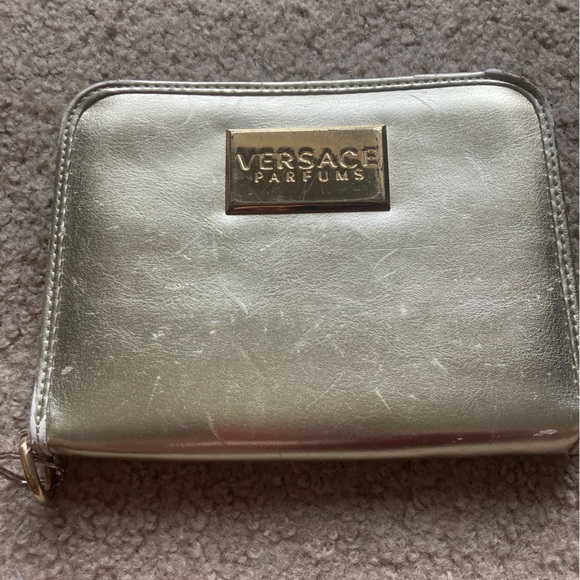 Versace makeup/wallet zipper carrying case. - Picture 1 of 5